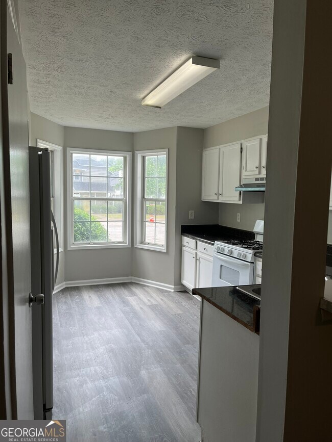 Foto del edificio - 9436 Cypress Ln