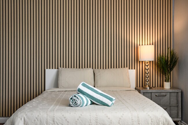 Building Photo - 1250 Stratford Ln