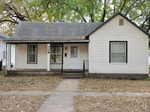 Building Photo - 728 Lincoln Ave