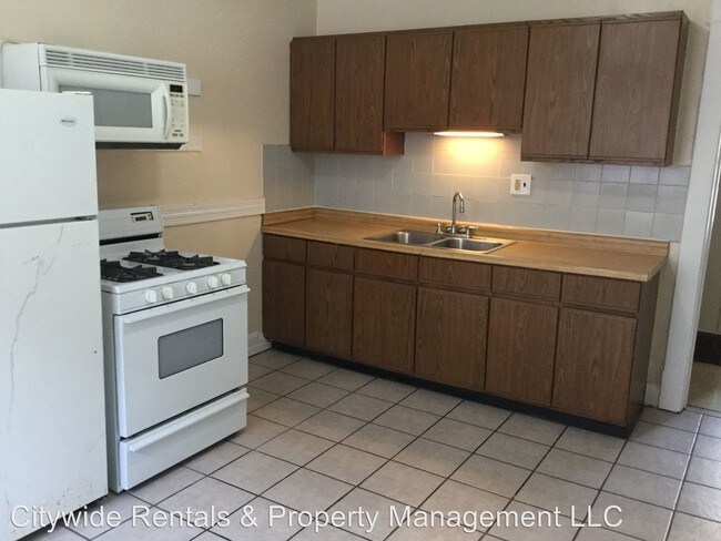 Foto del edificio - 3210-3212 N Holton St