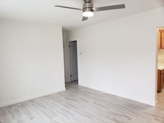 Building Photo - Newly Remodeled 1 Bedroom Unit in Orange