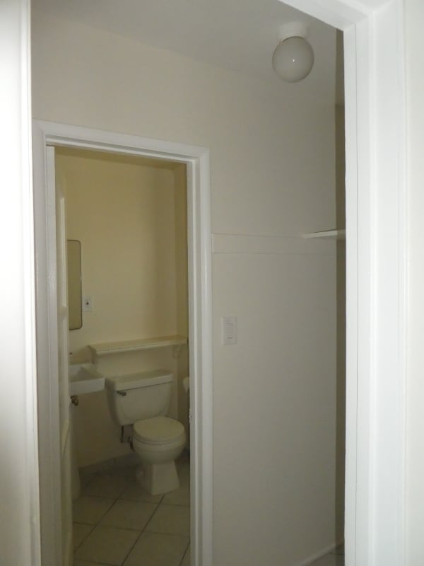 Foto del edificio - 6222 Hazeltine Ave