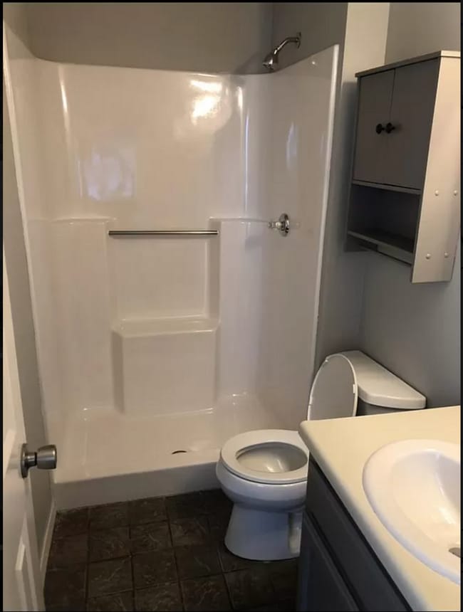 Building Photo - Stunning 3 bed 3 bath