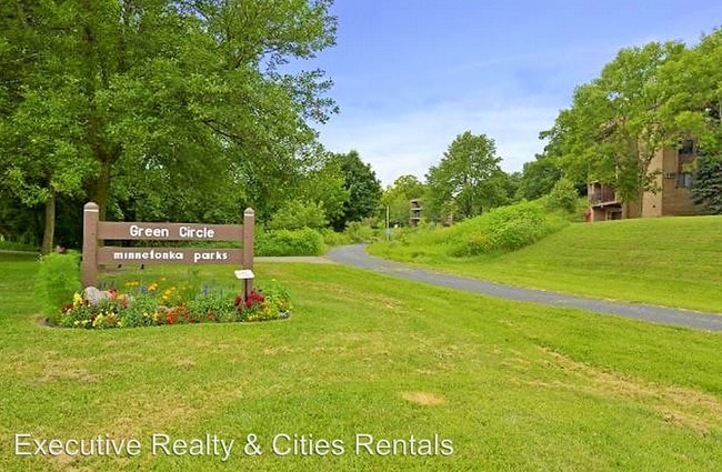 Building Photo - 5643 Green Circle Dr