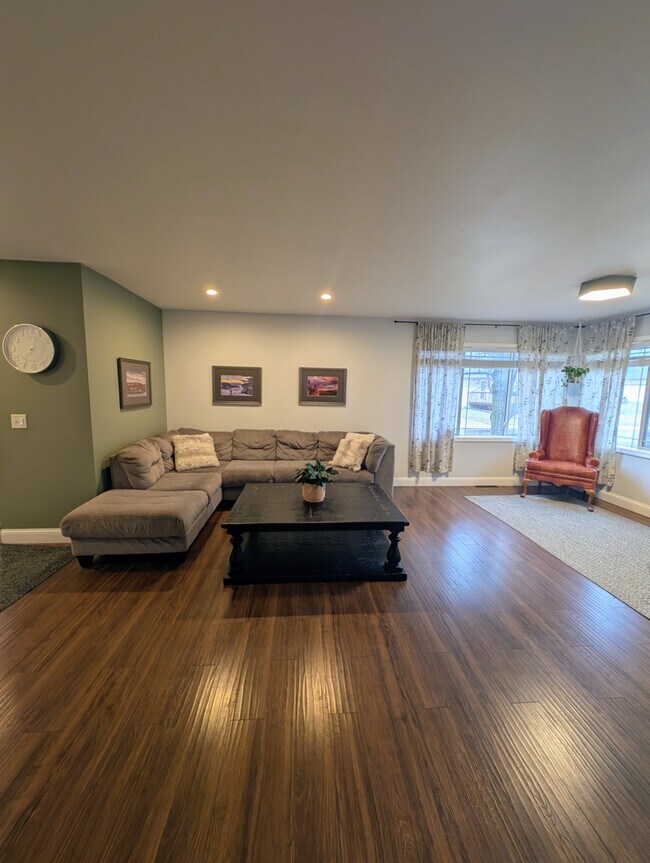 Foto del edificio - 518 Lexington Dr