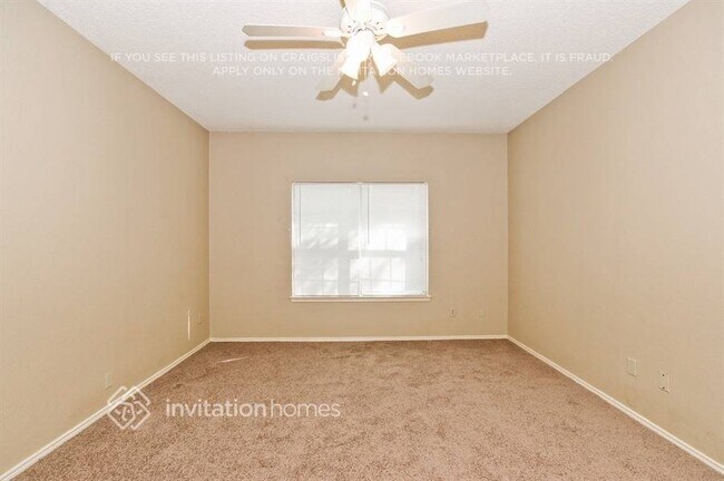 Foto del edificio - 1174 Lombard Ln