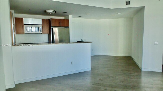 Foto del edificio - 300 S Biscayne Blvd