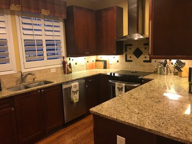 Building Photo - 809 The Village Cir