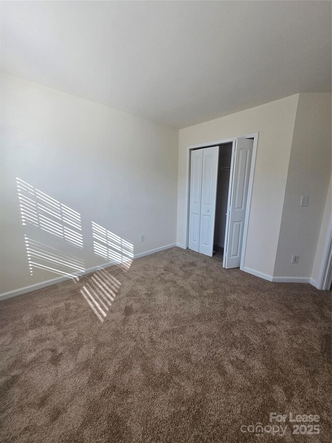 Foto del edificio - 6439 Prosperity Church Rd