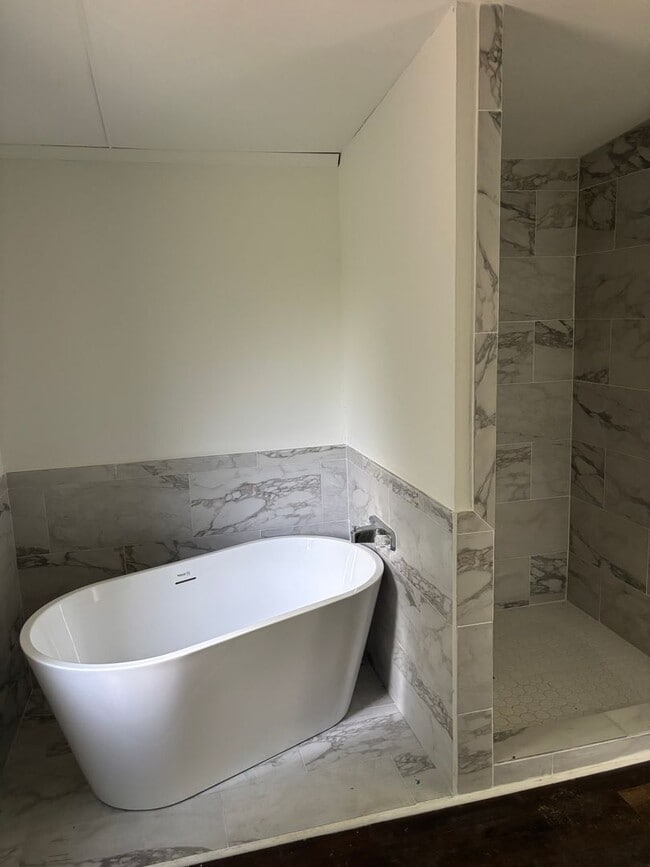 Foto del edificio - Newly remodeled 3 bed 2 bath with patio