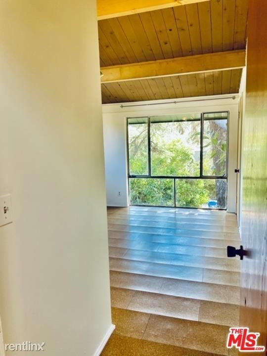 Building Photo - 2 br, 1.5 bath Condo - 3014 Castle St