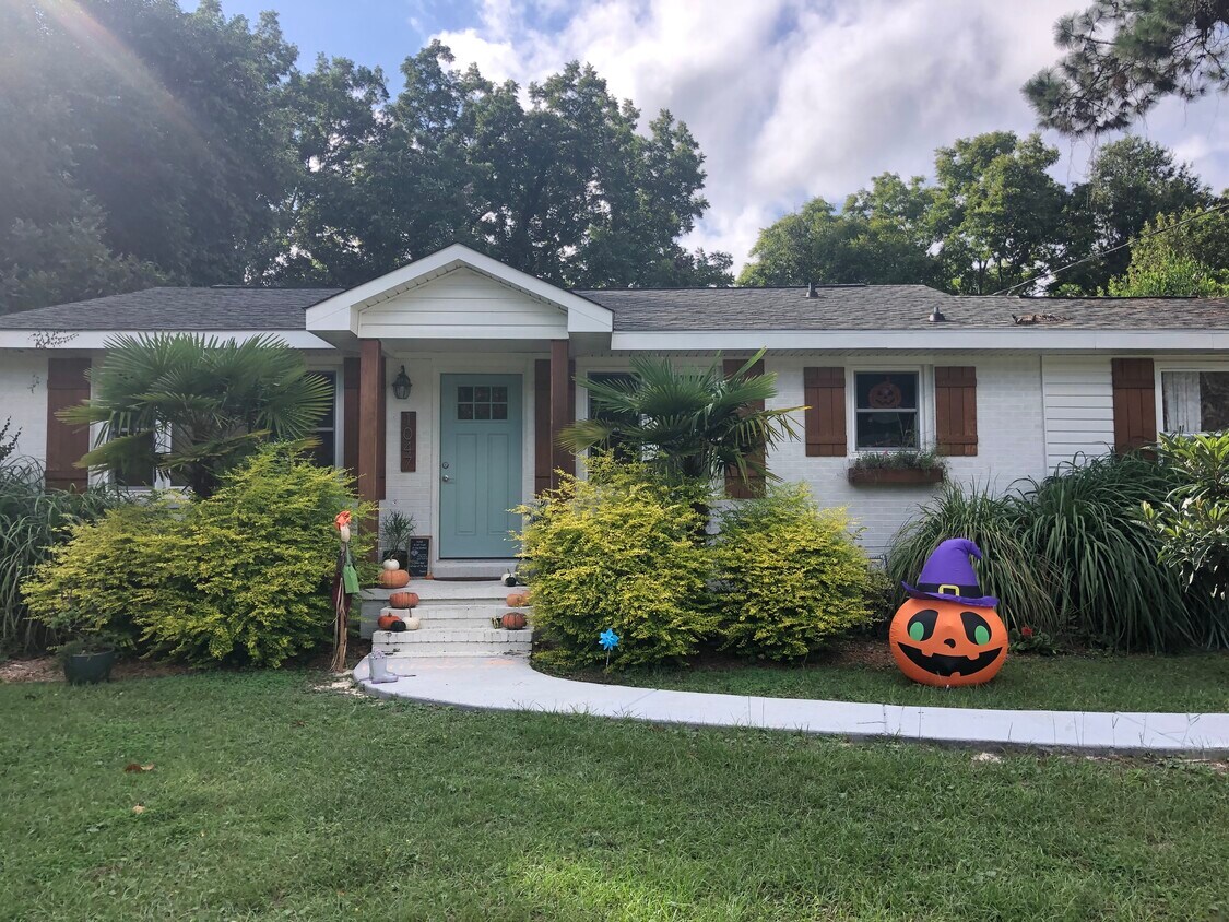 Primary Photo - 1047 Windward Rd