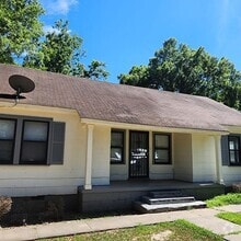 Building Photo - 305 Hightower St