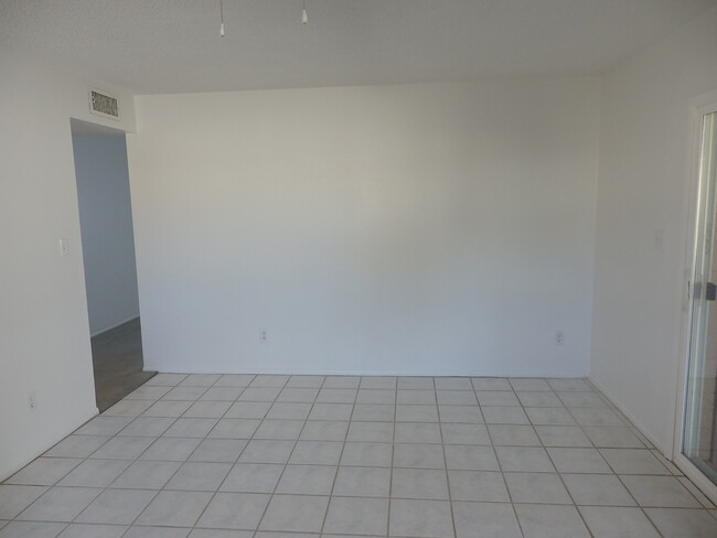 Building Photo - Great Property with a HUGE backyard in Tempe!