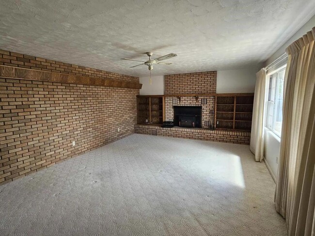 Building Photo - 3254 Buena Vista Rd
