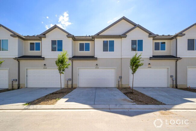 Foto del edificio - Brand New Beautiful Townhome in Riverton!