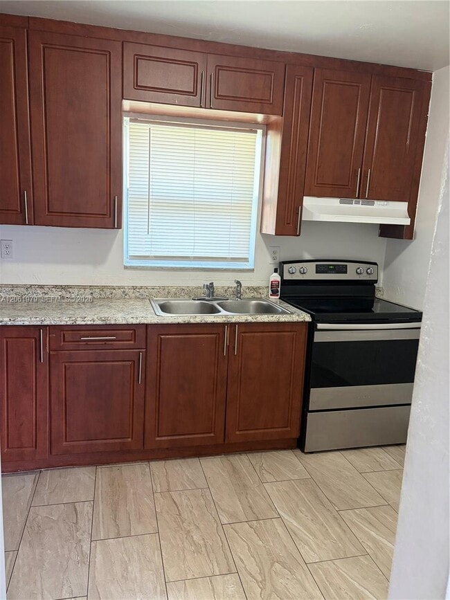 Building Photo - 1440 SW 41st Ave