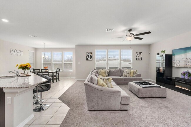 Foto del edificio - Stunning 5 bedroom Home on Far West Side