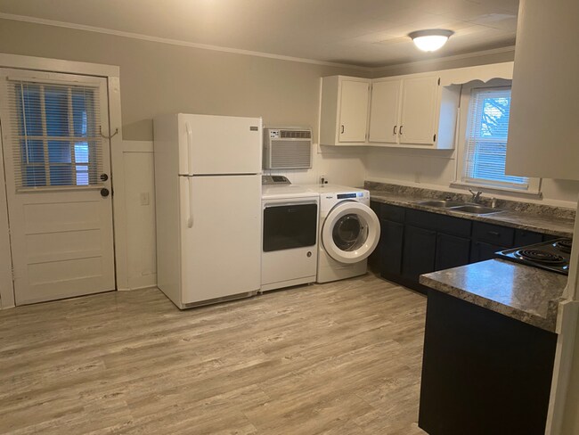 Foto del edificio - 740 Sunset Dr