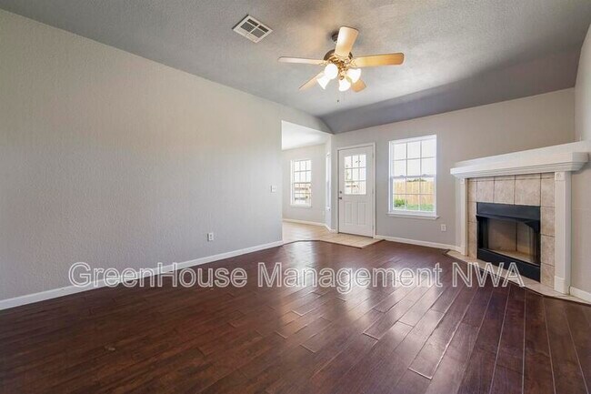 Foto del edificio - 520 Dewberry Ln