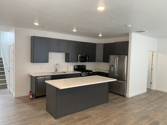 Building Photo - 373 W 25 N