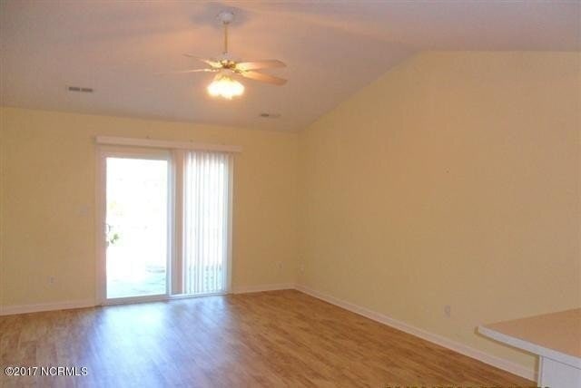 Building Photo - "Cozy Coastal Living: Charming 2-Bed, 2-Ba...