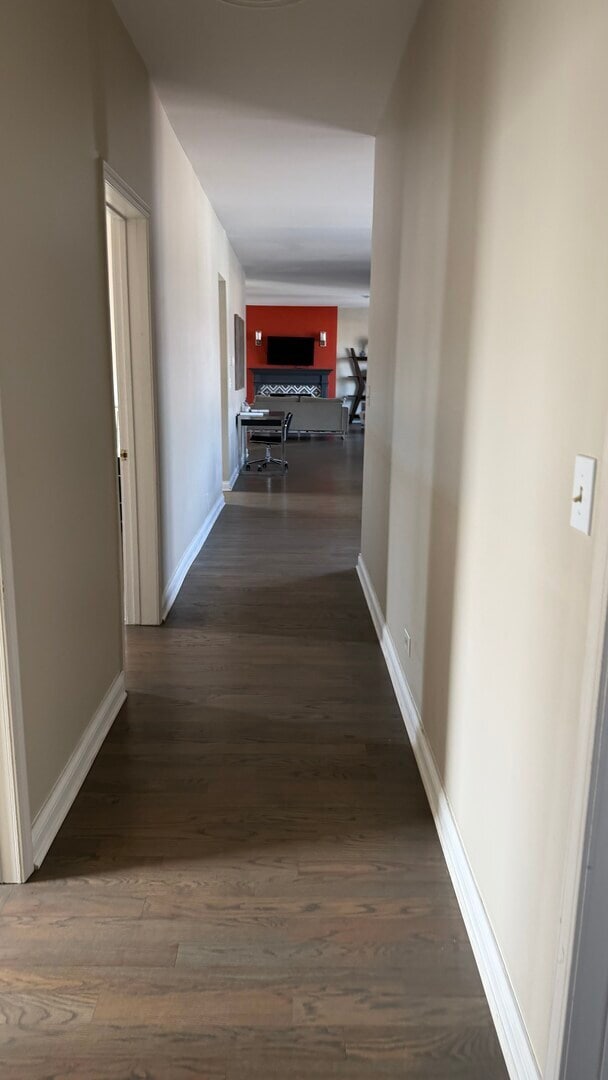 Building Photo - 1615 W Lawrence Ave