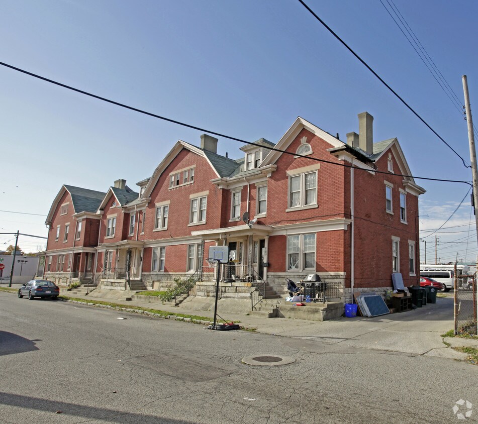 Building Photo - 9 Locust St
