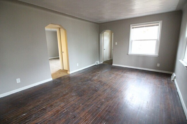 Building Photo - Great 4 Bedroom in Hazel Park