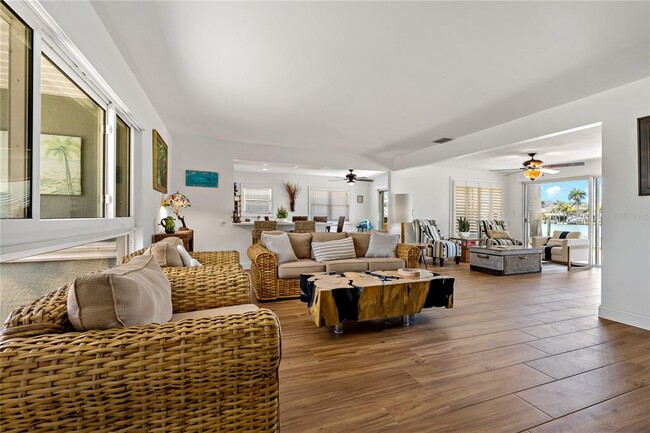 Building Photo - 10124 Yacht Club Dr