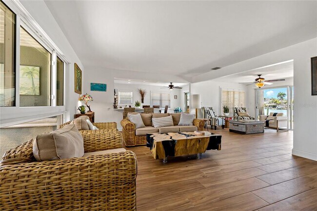 Foto del edificio - 10124 Yacht Club Dr