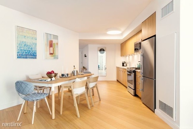 Building Photo - 211 W 57th St