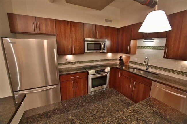 Foto del edificio - PRICE REDUCTION * Walkable * Downtown * Bi...
