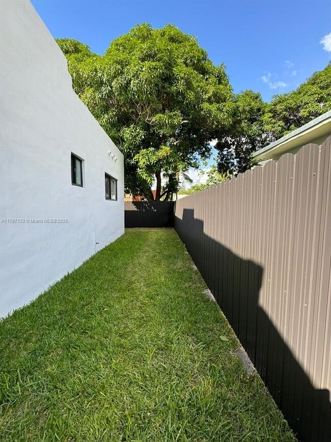 Building Photo - 557 NW 44th St