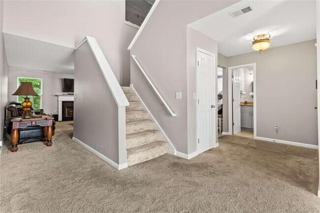 Foto del edificio - 7155 Laurel Creek Dr