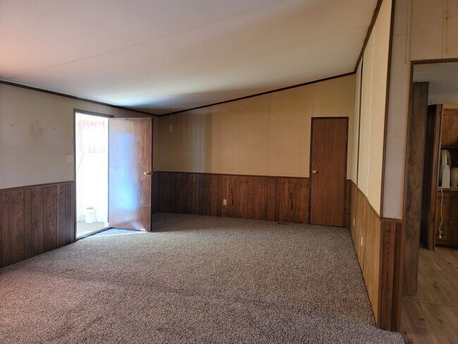 Building Photo - 300 Walker Lane
