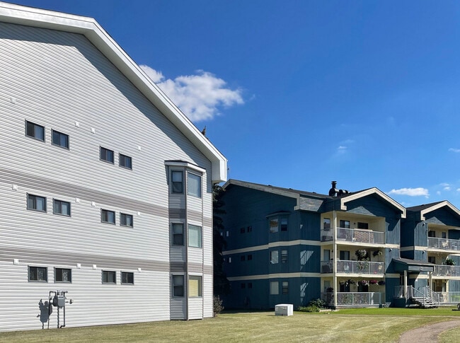 Building Photo - Cedar Manor