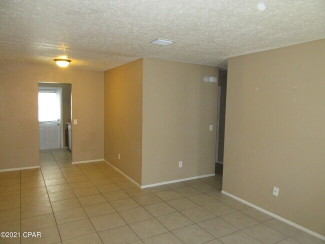 Foto del edificio - 1104 W 19th Ct