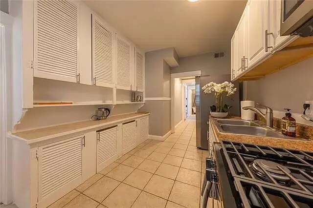 Kitchen - 4330 Troost Ave
