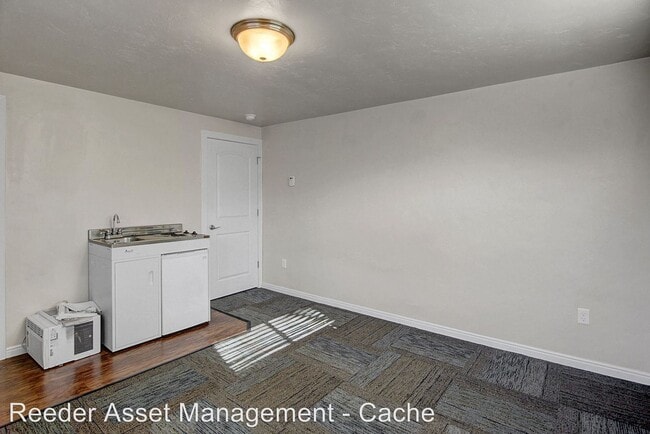 Building Photo - 55 E 500 N