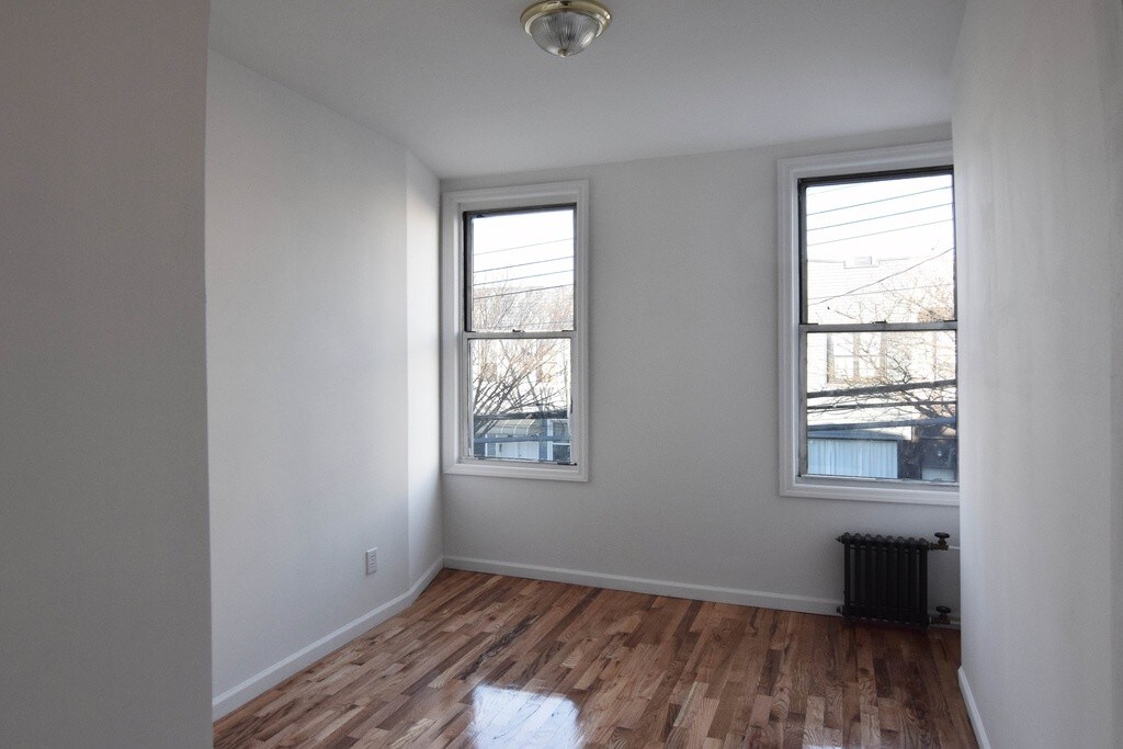 Foto principal - 5-09 Grandview Ave