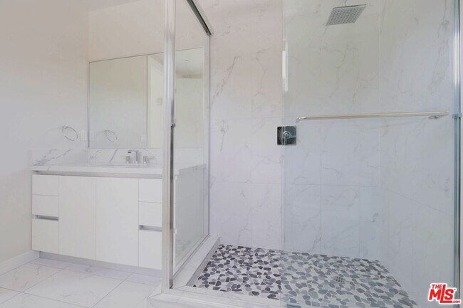 Foto del edificio - 5832 Tujunga Ave