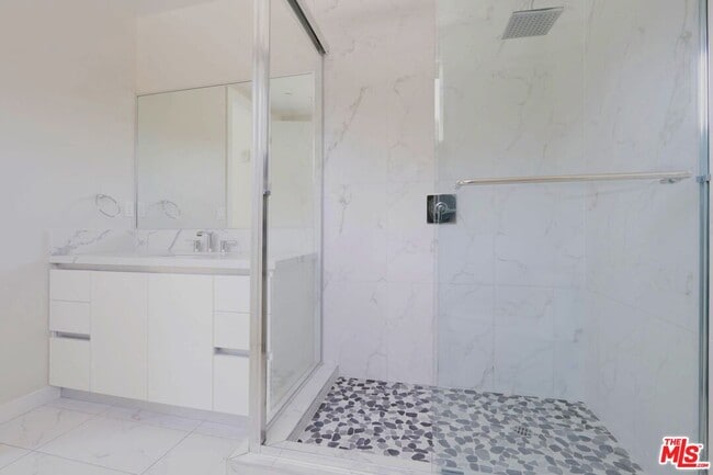 Building Photo - 5832 Tujunga Ave