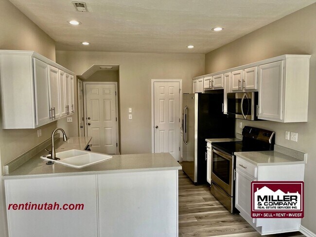 Building Photo - Beautifully updated townhouse in Riverton!