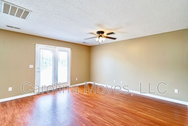 Building Photo - 144 Crescent Creek Ct