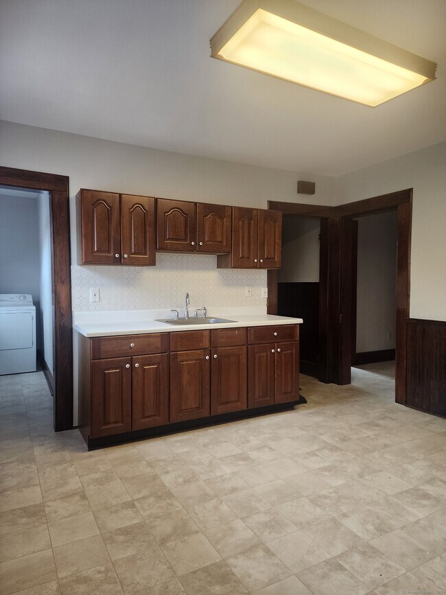 Foto del edificio - 438-440-440 Midland St