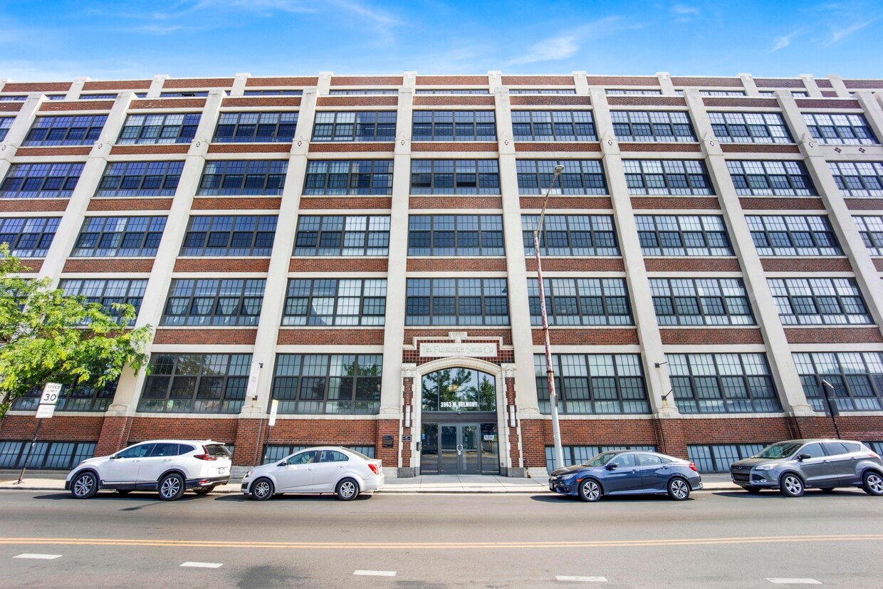 Foto principal - 3963 W Belmont Ave