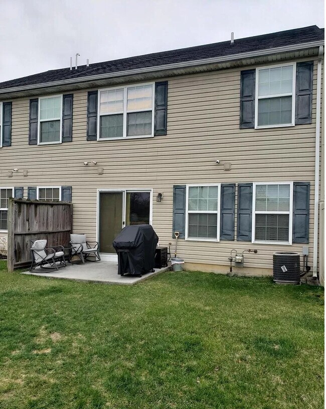 Foto del edificio - 428 Eisenhower Dr