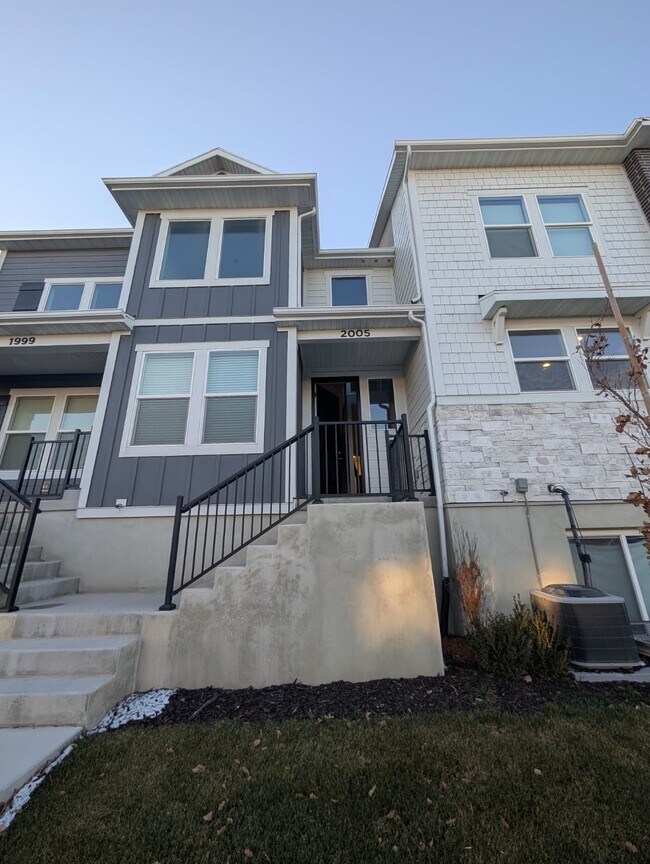 Building Photo - 2005 N 4040 W