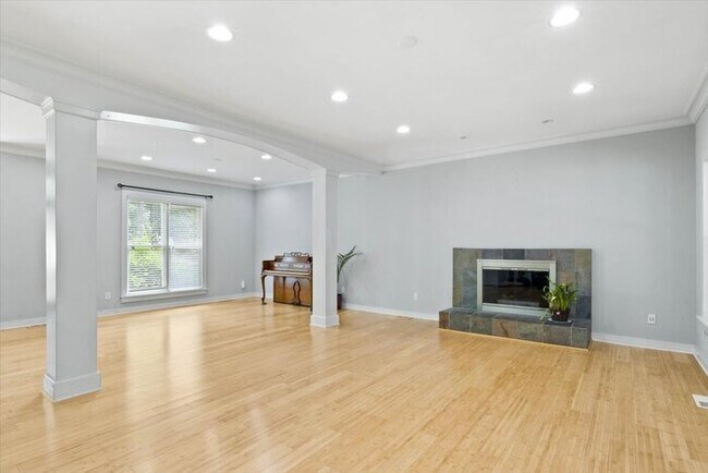 Building Photo - 111 Rustic Wood Ln
